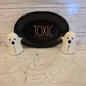 Rae Dunn Halloween Ghost Shaped Salt & Pepper Shakers w/ platter